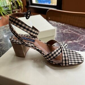 New In Box (NIB) Margaux City Sandals Sz 5 Gingham